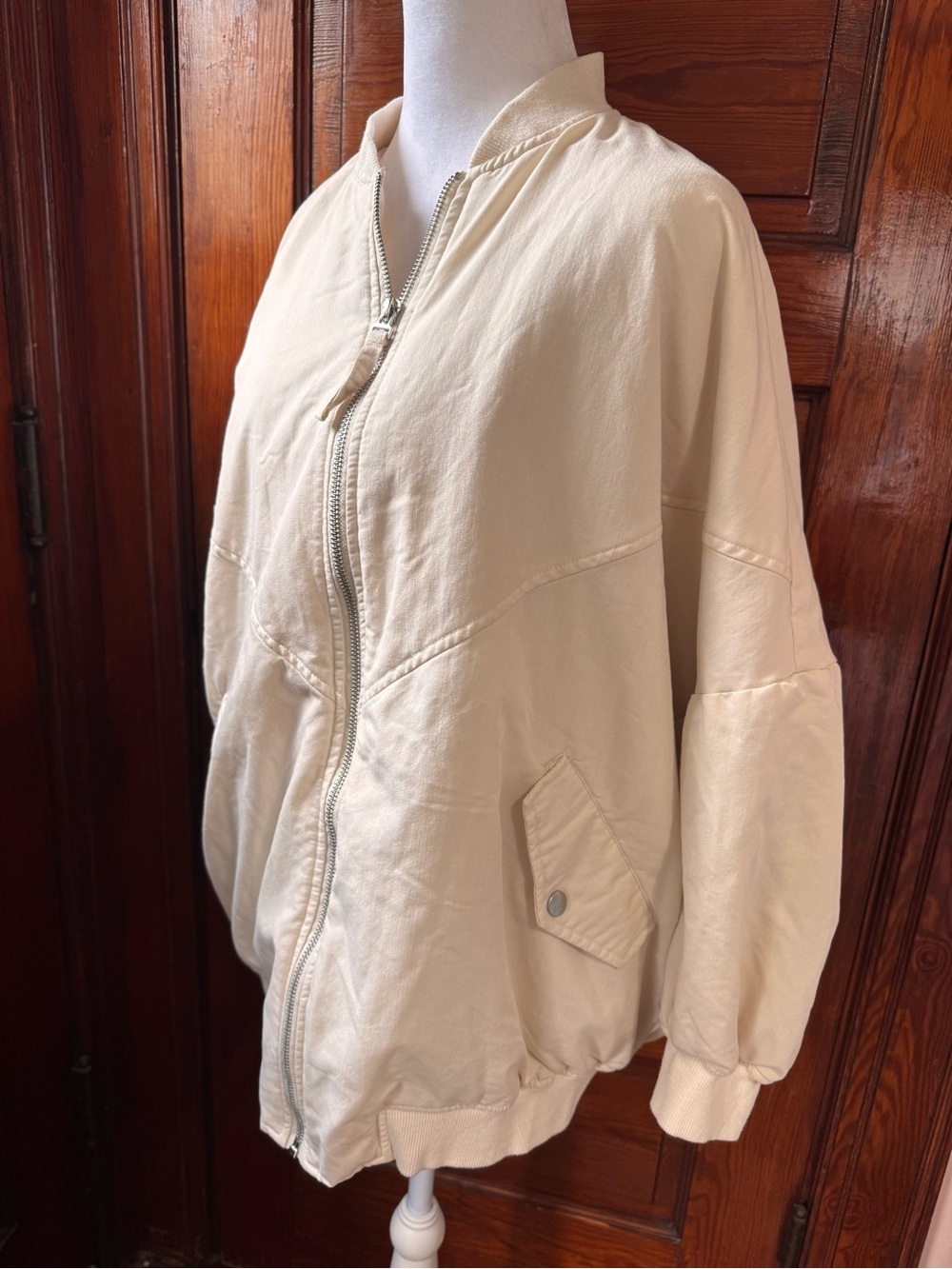 Anthropologie Oversized Bomber Jacket Cream– XS soft & lightweight